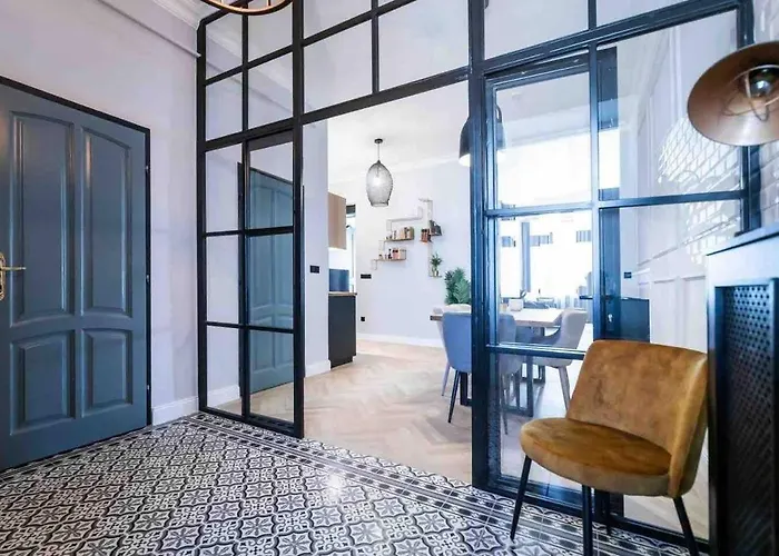 Luxurious Flat In City Center