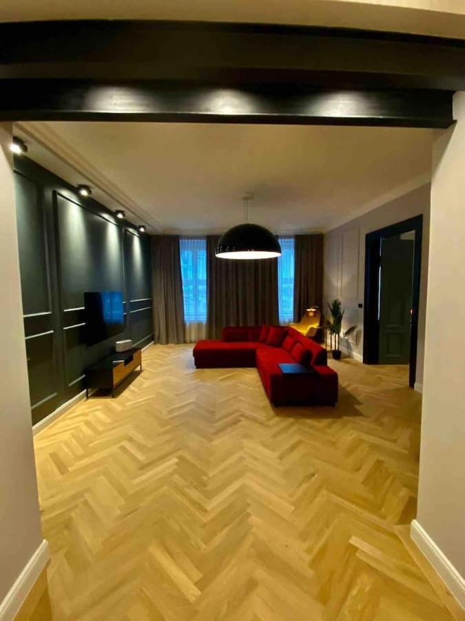 Luxurious Flat In Center Apartment
