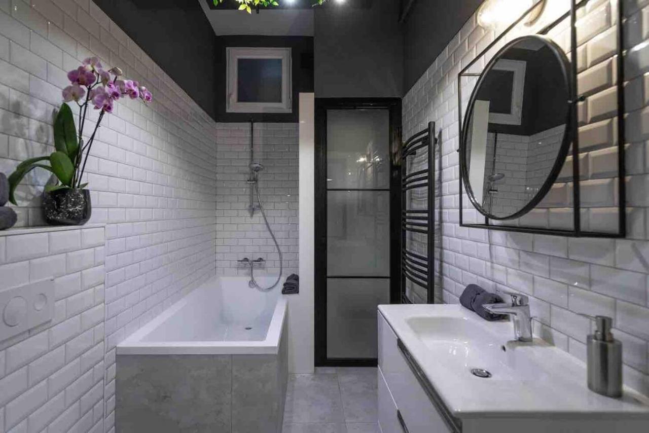 Luxurious Flat In Center