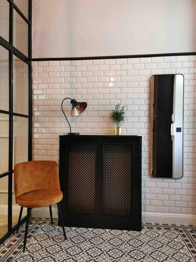 Luxurious Flat In Center Apartment