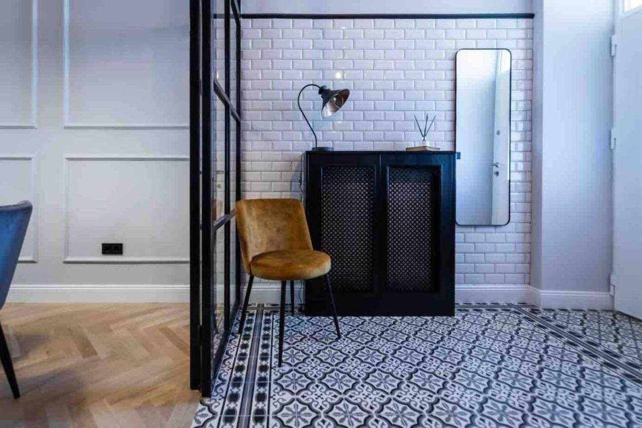Luxurious Flat In Center